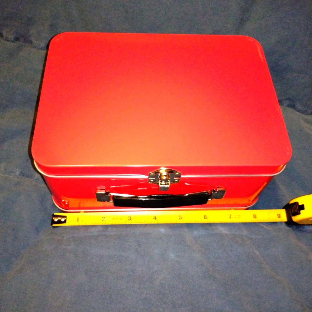 Cute Red Metal Lunchbox